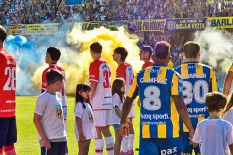 ممر شرفي يتسبب في إيقاف رئيس نادٍ بالأرجنتين